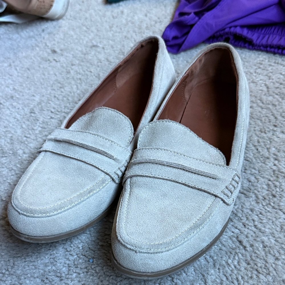 Universal Thread Cream Suede Loafers